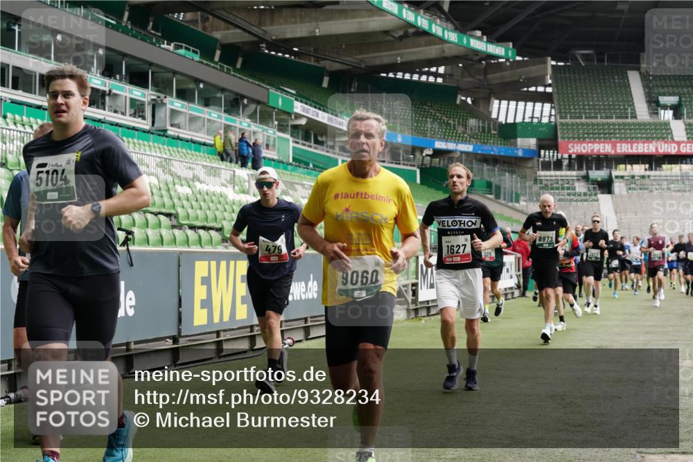 05.10.2025 - 20. swb-Marathon Bremen Michael Burmester http://msf.ph/oto/9328234 05.10.2025 12:57:05 Laufen im Stadion 31, 237, 246, 299, 305, 479, 591, 613, 820, 833, 1161, 1382, 1595, 1627, 1679, 1971, 1977, 2166, 2263, 2269, 2436, 2522, 2571, 2634, 3392, 3471, 3591, 3606, 3813, 3980, 4101, 4484, 4821, 5104, 5246, 5255, 5419, 5503, 5664, 6250, 6267, 6451, 6486, 6493, 6510, 6768, 6864, 6926, 7000, 7017, 7086, 7283, 7320, 7371, 7390, 7431, 7490, 7546, 7578, 7783, 8023, 8479, 8564, 8903, 8964, 8973, 9054, 9129, 325, 830, 901, 989, 1380, 2134, 2149, 2438, 3161, 4052, 4485, 5469, 6070 meine-sportfotos.de