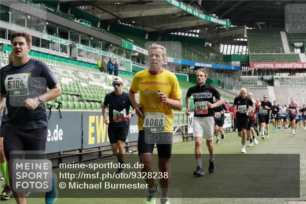 05.10.2025 - 20. swb-Marathon Bremen Michael Burmester http://msf.ph/oto/9328238 05.10.2025 12:57:05 Laufen im Stadion 31, 237, 246, 299, 305, 479, 591, 613, 820, 833, 1161, 1382, 1595, 1627, 1679, 1971, 1977, 2166, 2263, 2269, 2436, 2522, 2571, 2634, 3392, 3471, 3591, 3606, 3813, 3980, 4101, 4484, 4821, 5104, 5246, 5255, 5419, 5503, 5664, 6250, 6267, 6451, 6486, 6493, 6510, 6768, 6864, 6926, 7000, 7017, 7086, 7283, 7320, 7371, 7390, 7431, 7490, 7546, 7578, 7783, 8023, 8479, 8564, 8903, 8964, 8973, 9054, 9129, 325, 830, 901, 989, 1380, 2134, 2149, 2438, 3161, 4052, 4485, 5469, 6070 meine-sportfotos.de