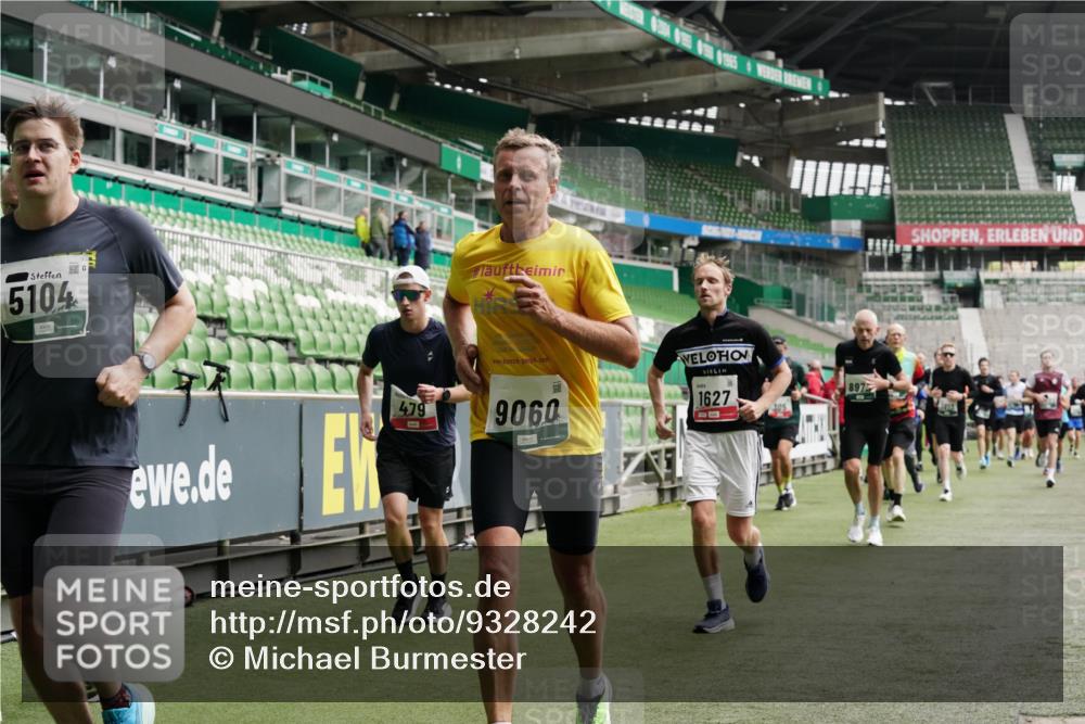 05.10.2025 - 20. swb-Marathon Bremen Michael Burmester http://msf.ph/oto/9328242 05.10.2025 12:57:05 Laufen im Stadion 31, 237, 246, 299, 305, 479, 591, 613, 820, 833, 1161, 1382, 1595, 1627, 1679, 1971, 1977, 2166, 2263, 2269, 2436, 2522, 2571, 2634, 3392, 3471, 3591, 3606, 3813, 3980, 4101, 4484, 4821, 5104, 5246, 5255, 5419, 5503, 5664, 6250, 6267, 6451, 6486, 6493, 6510, 6768, 6864, 6926, 7000, 7017, 7086, 7283, 7320, 7371, 7390, 7431, 7490, 7546, 7578, 7783, 8023, 8479, 8564, 8903, 8964, 8973, 9054, 9129, 325, 830, 901, 989, 1380, 2134, 2149, 2438, 3161, 4052, 4485, 5469, 6070 meine-sportfotos.de