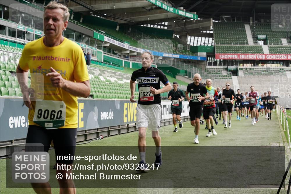 05.10.2025 - 20. swb-Marathon Bremen Michael Burmester http://msf.ph/oto/9328247 05.10.2025 12:57:05 Laufen im Stadion 31, 237, 246, 299, 305, 479, 591, 613, 820, 833, 1161, 1382, 1595, 1627, 1679, 1971, 1977, 2166, 2263, 2269, 2436, 2522, 2571, 2634, 3392, 3471, 3591, 3606, 3813, 3980, 4101, 4484, 4821, 5104, 5246, 5255, 5419, 5503, 5664, 6250, 6267, 6451, 6486, 6493, 6510, 6768, 6864, 6926, 7000, 7017, 7086, 7283, 7320, 7371, 7390, 7431, 7490, 7546, 7578, 7783, 8023, 8479, 8564, 8903, 8964, 8973, 9054, 9129, 325, 830, 901, 989, 1380, 2134, 2149, 2438, 3161, 4052, 4485, 5469, 6070 meine-sportfotos.de