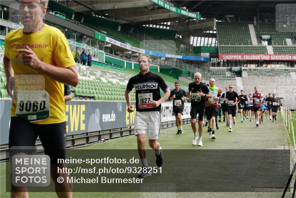 05.10.2025 - 20. swb-Marathon Bremen Michael Burmester http://msf.ph/oto/9328251 05.10.2025 12:57:05 Laufen im Stadion 31, 237, 246, 299, 305, 479, 591, 613, 820, 833, 1161, 1382, 1595, 1627, 1679, 1971, 1977, 2166, 2263, 2269, 2436, 2522, 2571, 2634, 3392, 3471, 3591, 3606, 3813, 3980, 4101, 4484, 4821, 5104, 5246, 5255, 5419, 5503, 5664, 6250, 6267, 6451, 6486, 6493, 6510, 6768, 6864, 6926, 7000, 7017, 7086, 7283, 7320, 7371, 7390, 7431, 7490, 7546, 7578, 7783, 8023, 8479, 8564, 8903, 8964, 8973, 9054, 9129, 325, 830, 901, 989, 1380, 2134, 2149, 2438, 3161, 4052, 4485, 5469, 6070 meine-sportfotos.de