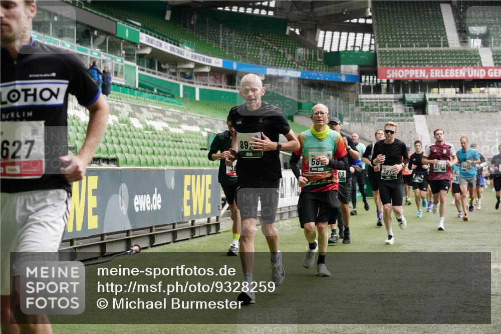 05.10.2025 - 20. swb-Marathon Bremen Michael Burmester http://msf.ph/oto/9328259 05.10.2025 12:57:07 Laufen im Stadion 31, 237, 246, 299, 305, 479, 591, 613, 820, 833, 1161, 1317, 1382, 1595, 1627, 1679, 1971, 1977, 2166, 2263, 2269, 2436, 2522, 2571, 2634, 3392, 3471, 3591, 3606, 3813, 3980, 4101, 4484, 4496, 4821, 5104, 5246, 5255, 5419, 5503, 5664, 6250, 6267, 6451, 6486, 6493, 6510, 6768, 6864, 6926, 7000, 7017, 7086, 7283, 7320, 7371, 7390, 7431, 7490, 7546, 7578, 7783, 7940, 8023, 8479, 8564, 8903, 8964, 8973, 9054, 9129, 830, 901, 989, 1380, 2134, 2149, 2438, 3392, 4485, 5469, 6070 meine-sportfotos.de