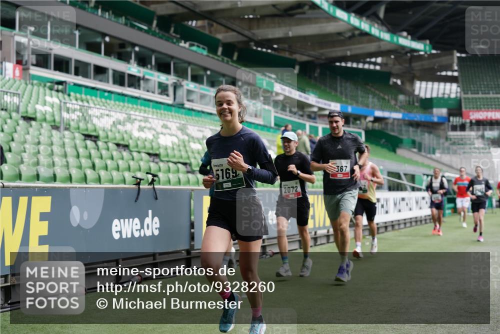 05.10.2025 - 20. swb-Marathon Bremen Michael Burmester http://msf.ph/oto/9328260 05.10.2025 12:52:53 Laufen im Stadion 248, 550, 590, 615, 793, 832, 1298, 1367, 1431, 1552, 1600, 1667, 2072, 2075, 2595, 3033, 3041, 4132, 4218, 4362, 4573, 4729, 4746, 4805, 4914, 4935, 5169, 5447, 5459, 5561, 5579, 5675, 5866, 6492, 6630, 6677, 7012, 7277, 7416, 7634, 7773, 7975, 8218, 8297, 8349, 8431, 8462, 8580, 8701, 8921, 9115, 10338, 1029, 1550, 3041, 3178, 3626, 5068, 5108, 5416, 6367, 7012, 7031, 7293, 7313, 7419, 8534, 8558 meine-sportfotos.de