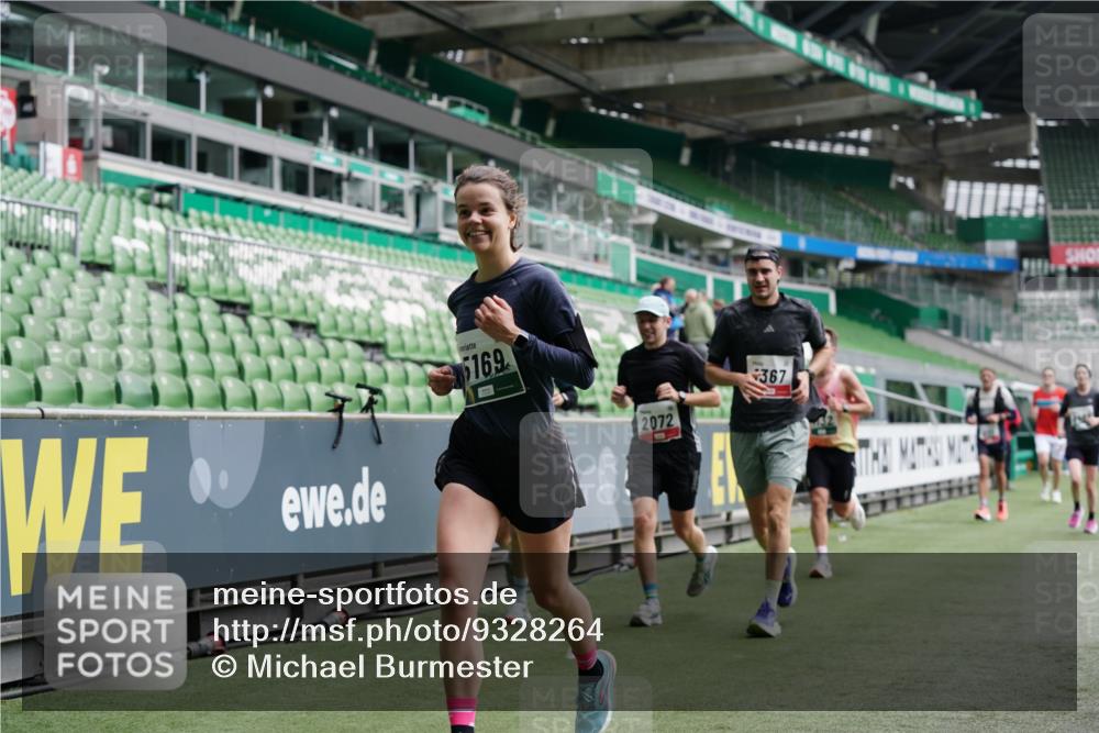 05.10.2025 - 20. swb-Marathon Bremen Michael Burmester http://msf.ph/oto/9328264 05.10.2025 12:52:53 Laufen im Stadion 248, 550, 590, 615, 793, 832, 1298, 1367, 1431, 1552, 1600, 1667, 2072, 2075, 2595, 3033, 3041, 4132, 4218, 4362, 4573, 4729, 4746, 4805, 4914, 4935, 5169, 5447, 5459, 5561, 5579, 5675, 5866, 6492, 6630, 6677, 7012, 7277, 7416, 7634, 7773, 7975, 8218, 8297, 8349, 8431, 8462, 8580, 8701, 8921, 9115, 10338, 1029, 1550, 3041, 3178, 3626, 5068, 5108, 5416, 6367, 7012, 7031, 7293, 7313, 7419, 8534, 8558 meine-sportfotos.de