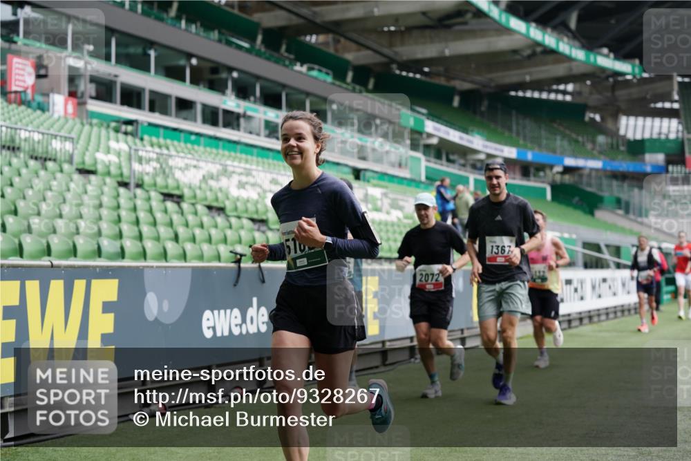05.10.2025 - 20. swb-Marathon Bremen Michael Burmester http://msf.ph/oto/9328267 05.10.2025 12:52:53 Laufen im Stadion 248, 550, 590, 615, 793, 832, 1298, 1367, 1431, 1552, 1600, 1667, 2072, 2075, 2595, 3033, 3041, 4132, 4218, 4362, 4573, 4729, 4746, 4805, 4914, 4935, 5169, 5447, 5459, 5561, 5579, 5675, 5866, 6492, 6630, 6677, 7012, 7277, 7416, 7634, 7773, 7975, 8218, 8297, 8349, 8431, 8462, 8580, 8701, 8921, 9115, 10338, 1029, 1550, 3041, 3178, 3626, 5068, 5108, 5416, 6367, 7012, 7031, 7293, 7313, 7419, 8534, 8558 meine-sportfotos.de