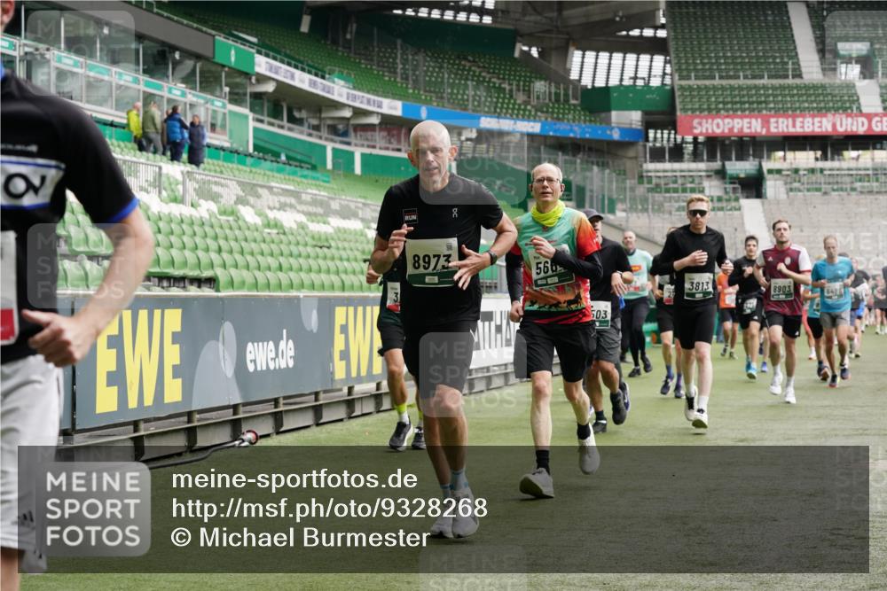 05.10.2025 - 20. swb-Marathon Bremen Michael Burmester http://msf.ph/oto/9328268 05.10.2025 12:57:07 Laufen im Stadion 31, 237, 246, 299, 305, 479, 591, 613, 820, 833, 1161, 1317, 1382, 1595, 1627, 1679, 1971, 1977, 2166, 2263, 2269, 2436, 2522, 2571, 2634, 3392, 3471, 3591, 3606, 3813, 3980, 4101, 4484, 4496, 4821, 5104, 5246, 5255, 5419, 5503, 5664, 6250, 6267, 6451, 6486, 6493, 6510, 6768, 6864, 6926, 7000, 7017, 7086, 7283, 7320, 7371, 7390, 7431, 7490, 7546, 7578, 7783, 7940, 8023, 8479, 8564, 8903, 8964, 8973, 9054, 9129, 830, 901, 989, 1380, 2134, 2149, 2438, 3392, 4485, 5469, 6070 meine-sportfotos.de