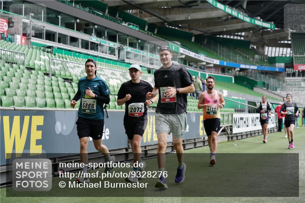 05.10.2025 - 20. swb-Marathon Bremen Michael Burmester http://msf.ph/oto/9328276 05.10.2025 12:52:54 Laufen im Stadion 248, 550, 590, 615, 793, 832, 1298, 1367, 1431, 1552, 1600, 1667, 2072, 2075, 2595, 3033, 4132, 4218, 4362, 4573, 4729, 4746, 4805, 4914, 4935, 5169, 5447, 5459, 5561, 5579, 5675, 5866, 6492, 6630, 6677, 7277, 7416, 7634, 7773, 7975, 8218, 8238, 8297, 8349, 8431, 8462, 8580, 8701, 8921, 9115, 10338, 1029, 1550, 3041, 3178, 3626, 5068, 5108, 5416, 6367, 7012, 7031, 7293, 7313, 7419, 8218, 8534, 8558 meine-sportfotos.de