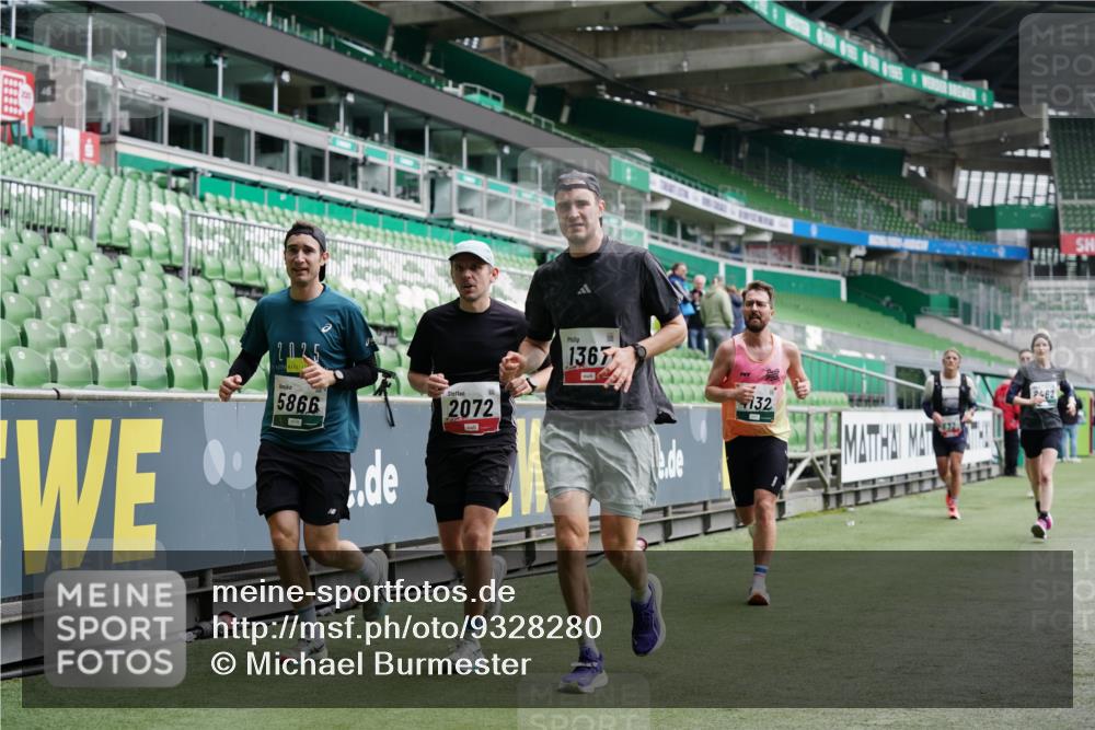 05.10.2025 - 20. swb-Marathon Bremen Michael Burmester http://msf.ph/oto/9328280 05.10.2025 12:52:54 Laufen im Stadion 248, 550, 590, 615, 793, 832, 1298, 1367, 1431, 1552, 1600, 1667, 2072, 2075, 2595, 3033, 4132, 4218, 4362, 4573, 4729, 4746, 4805, 4914, 4935, 5169, 5447, 5459, 5561, 5579, 5675, 5866, 6492, 6630, 6677, 7277, 7416, 7634, 7773, 7975, 8218, 8238, 8297, 8349, 8431, 8462, 8580, 8701, 8921, 9115, 10338, 1029, 1550, 3041, 3178, 3626, 5068, 5108, 5416, 6367, 7012, 7031, 7293, 7313, 7419, 8218, 8534, 8558 meine-sportfotos.de