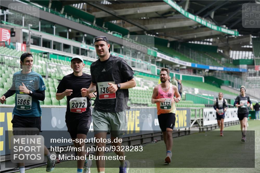 05.10.2025 - 20. swb-Marathon Bremen Michael Burmester http://msf.ph/oto/9328283 05.10.2025 12:52:55 Laufen im Stadion 248, 550, 590, 615, 793, 832, 1298, 1367, 1431, 1552, 1600, 1667, 2072, 2075, 2595, 3033, 4132, 4218, 4362, 4573, 4729, 4746, 4805, 4914, 4935, 5169, 5447, 5459, 5561, 5579, 5675, 5866, 6492, 6630, 6677, 7277, 7416, 7634, 7773, 7975, 8238, 8297, 8349, 8431, 8462, 8580, 8701, 8921, 9115, 10338, 1029, 1550, 3041, 3178, 3626, 5068, 5108, 5416, 6367, 7012, 7031, 7293, 7313, 7419, 8218, 8534, 8558, 8701, 9115 meine-sportfotos.de