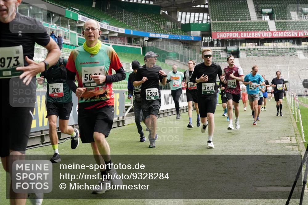 05.10.2025 - 20. swb-Marathon Bremen Michael Burmester http://msf.ph/oto/9328284 05.10.2025 12:57:09 Laufen im Stadion 31, 237, 246, 299, 305, 479, 591, 613, 820, 833, 1161, 1317, 1382, 1595, 1627, 1971, 1977, 2166, 2269, 2436, 2522, 2571, 2634, 3396, 3471, 3591, 3606, 3813, 3969, 3980, 4101, 4484, 4496, 4821, 5104, 5246, 5255, 5419, 5503, 5664, 6250, 6267, 6451, 6486, 6493, 6510, 6768, 6926, 7017, 7086, 7283, 7320, 7371, 7390, 7490, 7546, 7578, 7783, 7940, 8023, 8479, 8564, 8903, 8964, 8973, 9054, 9129, 830, 901, 1380, 1679, 2149, 2263, 2438, 3392, 4485, 5469 meine-sportfotos.de