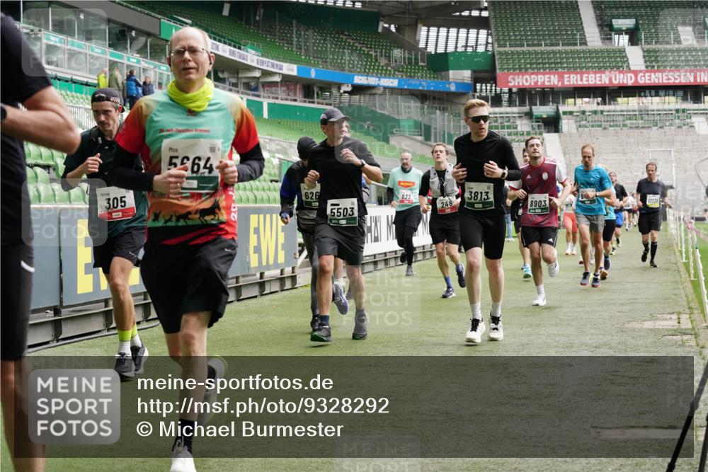 05.10.2025 - 20. swb-Marathon Bremen Michael Burmester http://msf.ph/oto/9328292 05.10.2025 12:57:09 Laufen im Stadion 31, 237, 246, 299, 305, 479, 591, 613, 820, 833, 1161, 1317, 1382, 1595, 1627, 1971, 1977, 2166, 2269, 2436, 2522, 2571, 2634, 3396, 3471, 3591, 3606, 3813, 3969, 3980, 4101, 4484, 4496, 4821, 5104, 5246, 5255, 5419, 5503, 5664, 6250, 6267, 6451, 6486, 6493, 6510, 6768, 6926, 7017, 7086, 7283, 7320, 7371, 7390, 7490, 7546, 7578, 7783, 7940, 8023, 8479, 8564, 8903, 8964, 8973, 9054, 9129, 830, 901, 1380, 1679, 2149, 2263, 2438, 3392, 4485, 5469 meine-sportfotos.de