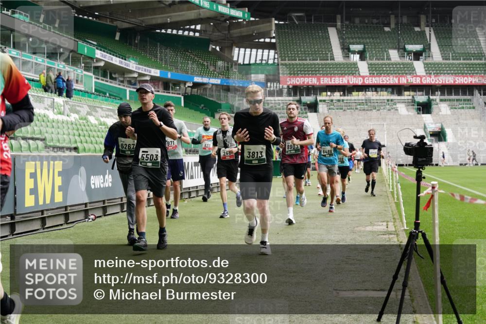 05.10.2025 - 20. swb-Marathon Bremen Michael Burmester http://msf.ph/oto/9328300 05.10.2025 12:57:10 Laufen im Stadion 31, 237, 246, 299, 305, 479, 591, 613, 820, 833, 1161, 1317, 1382, 1595, 1627, 1971, 1977, 2166, 2269, 2436, 2522, 2571, 2634, 3396, 3471, 3591, 3606, 3813, 3969, 3980, 4101, 4484, 4496, 4821, 5104, 5246, 5255, 5419, 5503, 5664, 6250, 6267, 6451, 6486, 6493, 6510, 6768, 6926, 7017, 7086, 7283, 7320, 7371, 7390, 7490, 7546, 7578, 7783, 7940, 8023, 8479, 8564, 8903, 8964, 8973, 9054, 9129, 830, 901, 1380, 1679, 2149, 2263, 2438, 3392, 3980, 4101, 4485, 5469 meine-sportfotos.de