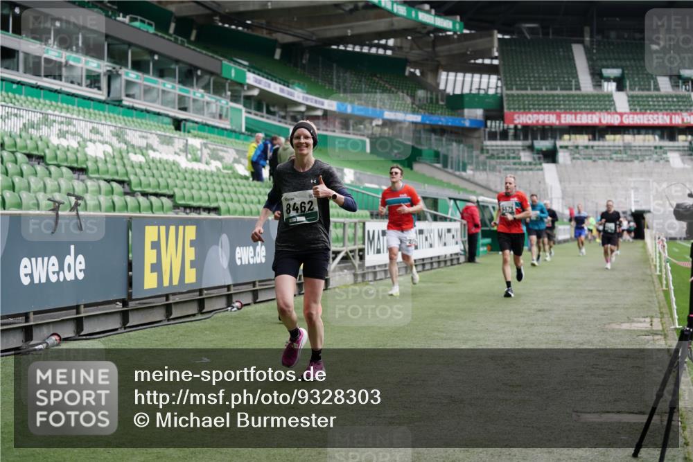 05.10.2025 - 20. swb-Marathon Bremen Michael Burmester http://msf.ph/oto/9328303 05.10.2025 12:52:57 Laufen im Stadion 248, 550, 590, 615, 793, 832, 1298, 1367, 1431, 1552, 1600, 1667, 2072, 2075, 2595, 3033, 4132, 4218, 4362, 4573, 4729, 4746, 4805, 4914, 4935, 5169, 5447, 5459, 5561, 5579, 5675, 5866, 6492, 6630, 6677, 7277, 7416, 7634, 7773, 7975, 8238, 8297, 8349, 8431, 8462, 8580, 8921, 10338, 1029, 1550, 2595, 3033, 3041, 3626, 5068, 5416, 6367, 7012, 7031, 7293, 7313, 8218, 8534, 8558, 8701, 9115 meine-sportfotos.de
