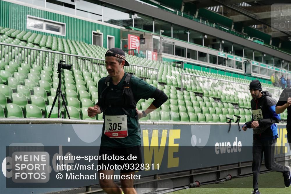 05.10.2025 - 20. swb-Marathon Bremen Michael Burmester http://msf.ph/oto/9328311 05.10.2025 12:57:11 Laufen im Stadion 31, 237, 246, 299, 305, 479, 591, 613, 820, 833, 1161, 1317, 1382, 1595, 1627, 1971, 1977, 2166, 2269, 2436, 2522, 2571, 2634, 3396, 3471, 3591, 3606, 3813, 3969, 4484, 4496, 4821, 5104, 5149, 5246, 5255, 5419, 5503, 5664, 6250, 6267, 6451, 6486, 6493, 6510, 6534, 6535, 6768, 6926, 7017, 7086, 7283, 7320, 7371, 7390, 7490, 7546, 7578, 7783, 7940, 8023, 8479, 8564, 8903, 8964, 8973, 9054, 9129, 830, 901, 1380, 1679, 2263, 2438, 2634, 3392, 3980, 4101, 4485, 5469 meine-sportfotos.de