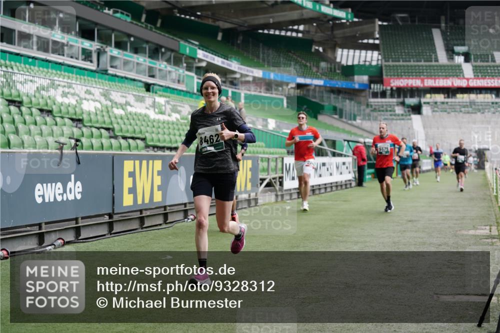 05.10.2025 - 20. swb-Marathon Bremen Michael Burmester http://msf.ph/oto/9328312 05.10.2025 12:52:57 Laufen im Stadion 248, 550, 590, 615, 793, 832, 1298, 1367, 1431, 1552, 1600, 1667, 2072, 2075, 2595, 3033, 4132, 4218, 4362, 4573, 4729, 4746, 4805, 4914, 4935, 5169, 5447, 5459, 5561, 5579, 5675, 5866, 6492, 6630, 6677, 7277, 7416, 7634, 7773, 7975, 8238, 8297, 8349, 8431, 8462, 8580, 8921, 10338, 1029, 1550, 2595, 3033, 3041, 3626, 5068, 5416, 6367, 7012, 7031, 7293, 7313, 8218, 8534, 8558, 8701, 9115 meine-sportfotos.de