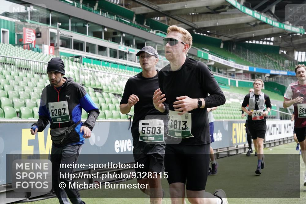 05.10.2025 - 20. swb-Marathon Bremen Michael Burmester http://msf.ph/oto/9328315 05.10.2025 12:57:12 Laufen im Stadion 31, 237, 246, 299, 305, 479, 591, 613, 820, 833, 1161, 1317, 1382, 1595, 1627, 1971, 1977, 2166, 2269, 2436, 2522, 2571, 3396, 3471, 3591, 3606, 3813, 3969, 4484, 4496, 4821, 5104, 5149, 5246, 5255, 5419, 5503, 5664, 6250, 6267, 6451, 6486, 6493, 6510, 6534, 6535, 6768, 6926, 7017, 7086, 7283, 7320, 7371, 7390, 7490, 7546, 7578, 7783, 7940, 8023, 8479, 8564, 8903, 8964, 8973, 9054, 9129, 830, 1380, 1679, 2263, 2438, 2634, 3392, 3980, 4101, 4485, 5469 meine-sportfotos.de
