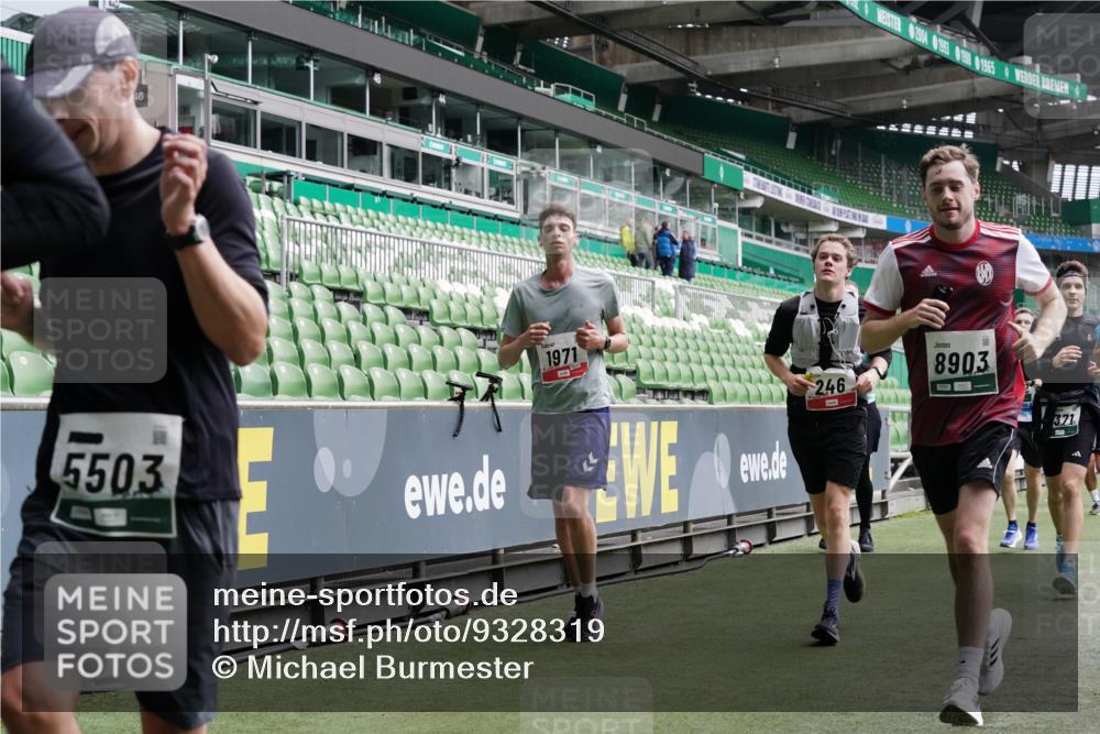 05.10.2025 - 20. swb-Marathon Bremen Michael Burmester http://msf.ph/oto/9328319 05.10.2025 12:57:12 Laufen im Stadion 31, 237, 246, 299, 305, 479, 591, 613, 820, 833, 1161, 1317, 1382, 1595, 1627, 1971, 1977, 2166, 2269, 2436, 2522, 2571, 3396, 3471, 3591, 3606, 3813, 3969, 4484, 4496, 4821, 5104, 5149, 5246, 5255, 5419, 5503, 5664, 6250, 6267, 6451, 6486, 6493, 6510, 6534, 6535, 6768, 6926, 7017, 7086, 7283, 7320, 7371, 7390, 7490, 7546, 7578, 7783, 7940, 8023, 8479, 8564, 8903, 8964, 8973, 9054, 9129, 830, 1380, 1679, 2263, 2438, 2634, 3392, 3980, 4101, 4485, 5469 meine-sportfotos.de