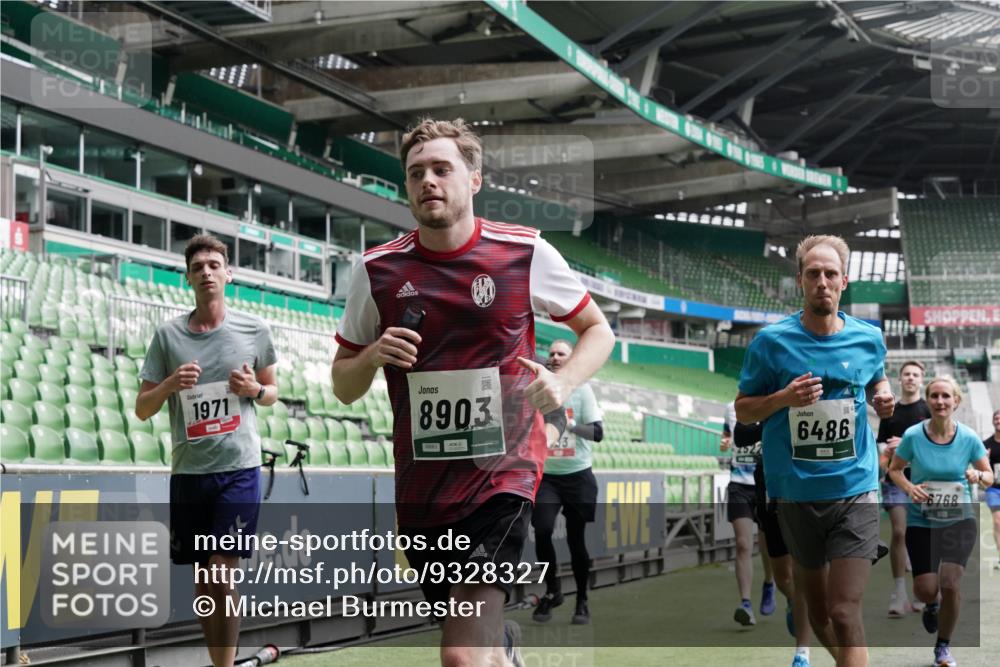 05.10.2025 - 20. swb-Marathon Bremen Michael Burmester http://msf.ph/oto/9328327 05.10.2025 12:57:13 Laufen im Stadion 31, 237, 246, 299, 305, 479, 591, 613, 820, 833, 1161, 1317, 1382, 1595, 1627, 1971, 1977, 2166, 2269, 2436, 2522, 2571, 3396, 3471, 3591, 3606, 3813, 3969, 4484, 4496, 4821, 5104, 5149, 5246, 5255, 5419, 5503, 5664, 6250, 6267, 6451, 6486, 6493, 6510, 6534, 6535, 6768, 6926, 7017, 7086, 7283, 7320, 7371, 7390, 7490, 7546, 7578, 7940, 8023, 8479, 8564, 8903, 8964, 8973, 9054, 9129, 591, 830, 1380, 1679, 2263, 2438, 2634, 3392, 3606, 3980, 4101, 4485, 5469 meine-sportfotos.de