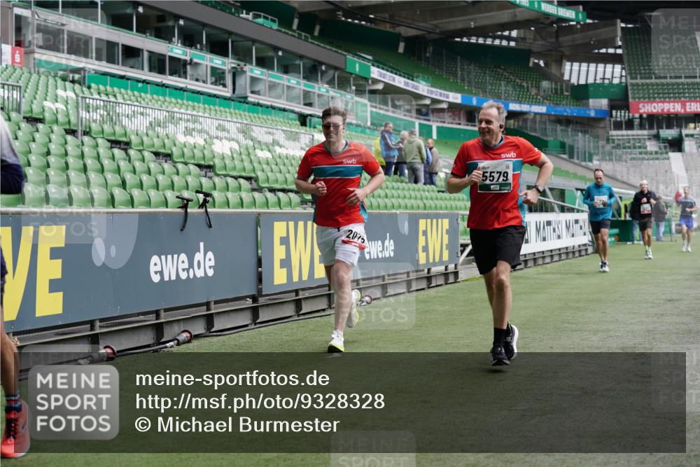 05.10.2025 - 20. swb-Marathon Bremen Michael Burmester http://msf.ph/oto/9328328 05.10.2025 12:53:00 Laufen im Stadion 248, 550, 590, 615, 793, 832, 1298, 1367, 1431, 1552, 1600, 1667, 2072, 2075, 4132, 4218, 4362, 4573, 4729, 4746, 4805, 4914, 4935, 5169, 5447, 5459, 5561, 5579, 5866, 6492, 6630, 6677, 7277, 7416, 7634, 7773, 7975, 8238, 8297, 8349, 8431, 8462, 8580, 8921, 10338, 1550, 1552, 2595, 3033, 3041, 3626, 5459, 5675, 6367, 7012, 7031, 7293, 8218, 8534, 8558, 8701, 9115 meine-sportfotos.de
