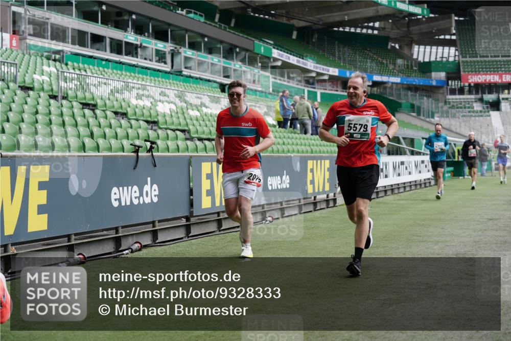 05.10.2025 - 20. swb-Marathon Bremen Michael Burmester http://msf.ph/oto/9328333 05.10.2025 12:53:00 Laufen im Stadion 248, 550, 590, 615, 793, 832, 1298, 1367, 1431, 1552, 1600, 1667, 2072, 2075, 4132, 4218, 4362, 4573, 4729, 4746, 4805, 4914, 4935, 5169, 5447, 5459, 5561, 5579, 5866, 6492, 6630, 6677, 7277, 7416, 7634, 7773, 7975, 8238, 8297, 8349, 8431, 8462, 8580, 8921, 10338, 1550, 1552, 2595, 3033, 3041, 3626, 5459, 5675, 6367, 7012, 7031, 7293, 8218, 8534, 8558, 8701, 9115 meine-sportfotos.de