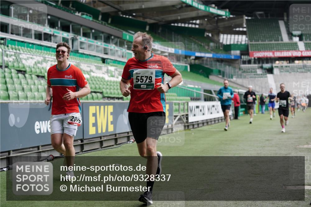 05.10.2025 - 20. swb-Marathon Bremen Michael Burmester http://msf.ph/oto/9328337 05.10.2025 12:53:01 Laufen im Stadion 248, 550, 590, 615, 793, 832, 1298, 1367, 1431, 1600, 1667, 2072, 2075, 3553, 4132, 4218, 4362, 4573, 4729, 4746, 4805, 4914, 4935, 5169, 5447, 5561, 5579, 5866, 6492, 6630, 6677, 7277, 7408, 7416, 7634, 7773, 7975, 8238, 8297, 8349, 8431, 8462, 8580, 8921, 10338, 1550, 1552, 2595, 3033, 3041, 3626, 5459, 5675, 6367, 7012, 7031, 7293, 8218, 8558, 8701, 9115 meine-sportfotos.de