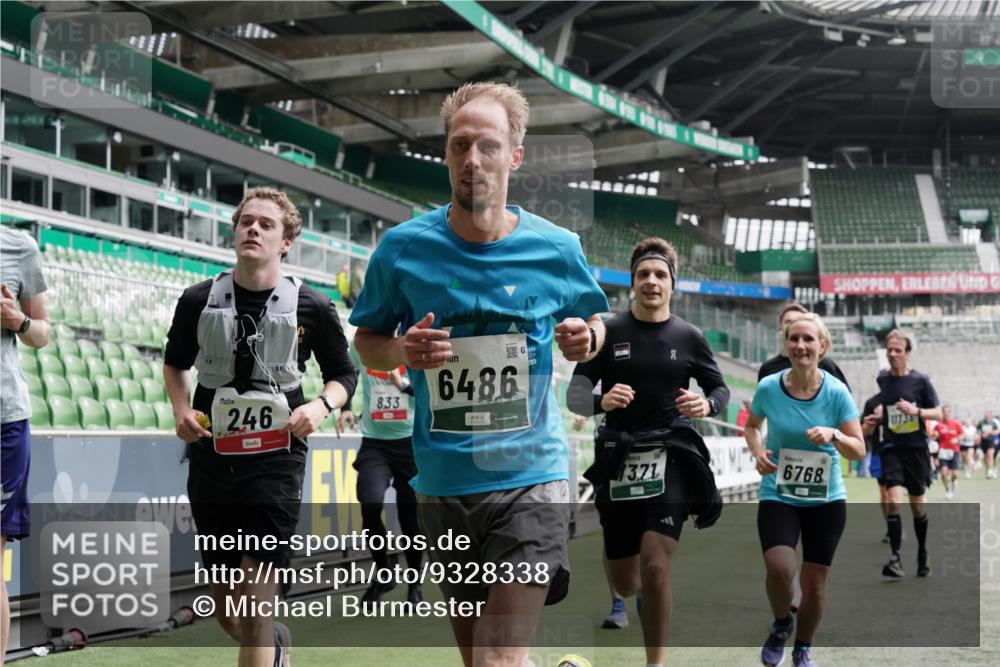 05.10.2025 - 20. swb-Marathon Bremen Michael Burmester http://msf.ph/oto/9328338 05.10.2025 12:57:14 Laufen im Stadion 31, 237, 246, 299, 305, 479, 613, 820, 833, 1161, 1317, 1382, 1595, 1627, 1971, 1977, 2166, 2269, 2436, 2522, 2571, 3396, 3471, 3591, 3813, 3969, 4484, 4496, 4821, 5104, 5149, 5246, 5255, 5503, 5664, 6250, 6267, 6451, 6486, 6493, 6510, 6534, 6535, 6768, 6926, 7017, 7086, 7283, 7371, 7390, 7490, 7546, 7578, 7940, 8023, 8479, 8564, 8903, 8964, 8973, 9054, 9129, 591, 830, 1380, 1679, 2263, 2438, 2634, 3392, 3606, 3980, 4101, 4485, 5469 meine-sportfotos.de