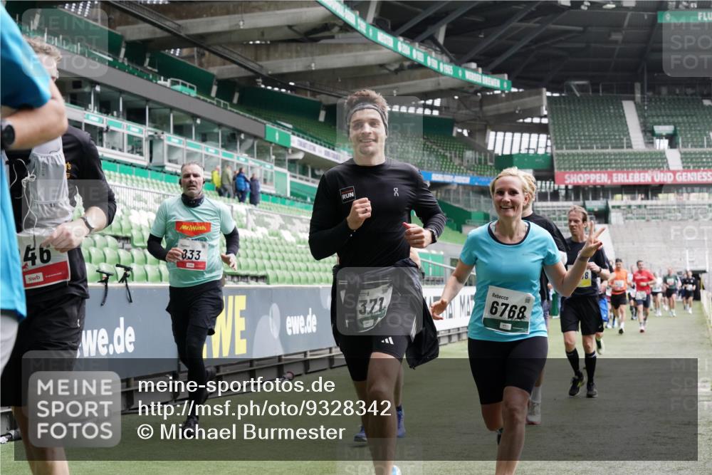 05.10.2025 - 20. swb-Marathon Bremen Michael Burmester http://msf.ph/oto/9328342 05.10.2025 12:57:15 Laufen im Stadion 31, 237, 246, 299, 305, 479, 613, 820, 833, 1161, 1317, 1382, 1595, 1627, 1971, 1977, 2166, 2269, 2436, 2522, 2571, 3396, 3471, 3591, 3798, 3813, 3969, 4089, 4484, 4496, 4821, 5100, 5104, 5149, 5246, 5255, 5503, 5664, 6250, 6267, 6451, 6486, 6493, 6510, 6534, 6535, 6768, 6926, 7017, 7086, 7283, 7371, 7390, 7490, 7546, 7578, 7940, 8023, 8479, 8564, 8903, 8964, 8973, 9054, 9129, 9983, 591, 1380, 1679, 2263, 2438, 2571, 2634, 3392, 3606, 3980, 4101, 5255, 5469 meine-sportfotos.de
