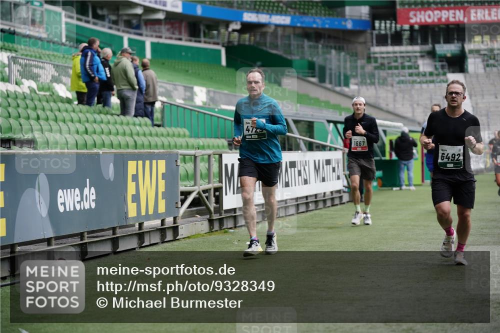 05.10.2025 - 20. swb-Marathon Bremen Michael Burmester http://msf.ph/oto/9328349 05.10.2025 12:53:03 Laufen im Stadion 248, 550, 590, 615, 793, 832, 1298, 1367, 1431, 1600, 1667, 2072, 2075, 3553, 4132, 4218, 4362, 4573, 4729, 4746, 4805, 4914, 4935, 5169, 5447, 5561, 5579, 5866, 6492, 6630, 6677, 7277, 7408, 7416, 7634, 7773, 7975, 8238, 8297, 8349, 8431, 8462, 8580, 8921, 10338, 1550, 1552, 2595, 3033, 3041, 3626, 5459, 5675, 6367, 7012, 7293, 8218, 8558, 8701, 9115 meine-sportfotos.de