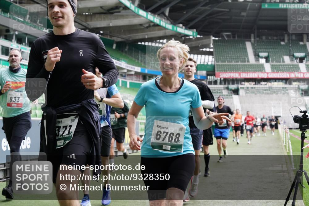 05.10.2025 - 20. swb-Marathon Bremen Michael Burmester http://msf.ph/oto/9328350 05.10.2025 12:57:15 Laufen im Stadion 31, 237, 246, 299, 305, 479, 613, 820, 833, 1161, 1317, 1382, 1595, 1627, 1971, 1977, 2166, 2269, 2436, 2522, 2571, 3396, 3471, 3591, 3798, 3813, 3969, 4089, 4484, 4496, 4821, 5100, 5104, 5149, 5246, 5255, 5503, 5664, 6250, 6267, 6451, 6486, 6493, 6510, 6534, 6535, 6768, 6926, 7017, 7086, 7283, 7371, 7390, 7490, 7546, 7578, 7940, 8023, 8479, 8564, 8903, 8964, 8973, 9054, 9129, 9983, 591, 1380, 1679, 2263, 2438, 2571, 2634, 3392, 3606, 3980, 4101, 5255, 5469 meine-sportfotos.de