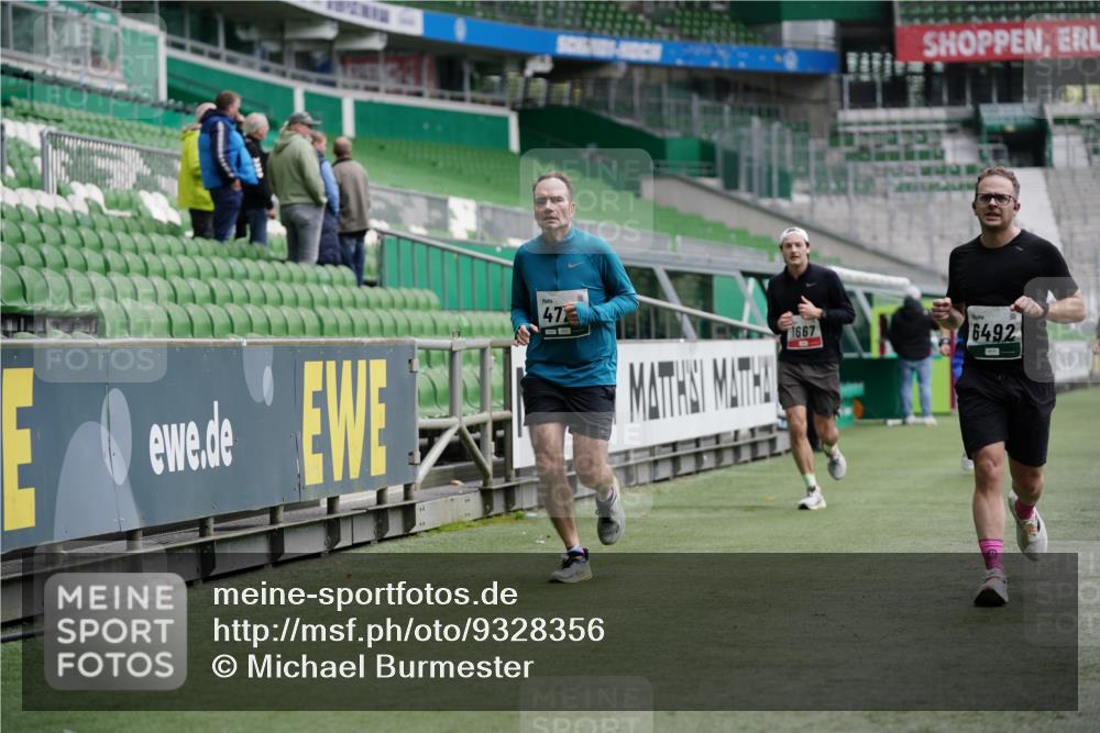 05.10.2025 - 20. swb-Marathon Bremen Michael Burmester http://msf.ph/oto/9328356 05.10.2025 12:53:03 Laufen im Stadion 248, 550, 590, 615, 793, 832, 1298, 1367, 1431, 1600, 1667, 2072, 2075, 3553, 4132, 4218, 4362, 4573, 4729, 4746, 4805, 4914, 4935, 5169, 5447, 5561, 5579, 5866, 6492, 6630, 6677, 7277, 7408, 7416, 7634, 7773, 7975, 8238, 8297, 8349, 8431, 8462, 8580, 8921, 10338, 1550, 1552, 2595, 3033, 3041, 3626, 5459, 5675, 6367, 7012, 7293, 8218, 8558, 8701, 9115 meine-sportfotos.de