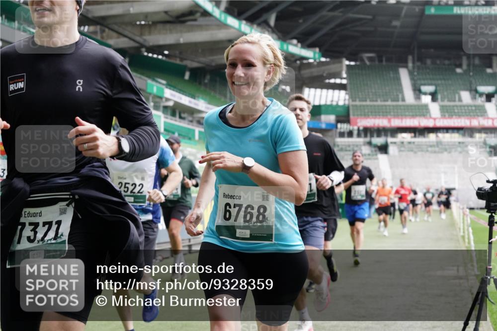 05.10.2025 - 20. swb-Marathon Bremen Michael Burmester http://msf.ph/oto/9328359 05.10.2025 12:57:15 Laufen im Stadion 31, 237, 246, 299, 305, 479, 613, 820, 833, 1161, 1317, 1382, 1595, 1627, 1971, 1977, 2166, 2269, 2436, 2522, 2571, 3396, 3471, 3591, 3798, 3813, 3969, 4089, 4484, 4496, 4821, 5100, 5104, 5149, 5246, 5255, 5503, 5664, 6250, 6267, 6451, 6486, 6493, 6510, 6534, 6535, 6768, 6926, 7017, 7086, 7283, 7371, 7390, 7490, 7546, 7578, 7940, 8023, 8479, 8564, 8903, 8964, 8973, 9054, 9129, 9983, 591, 1380, 1679, 2263, 2438, 2571, 2634, 3392, 3606, 3980, 4101, 5255, 5469 meine-sportfotos.de