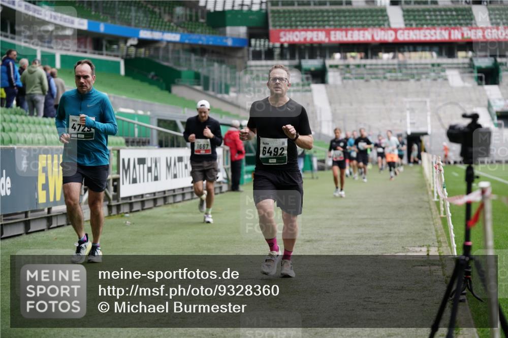 05.10.2025 - 20. swb-Marathon Bremen Michael Burmester http://msf.ph/oto/9328360 05.10.2025 12:53:04 Laufen im Stadion 248, 550, 590, 615, 793, 832, 1298, 1367, 1431, 1538, 1600, 1667, 2072, 2075, 3553, 4132, 4218, 4362, 4573, 4729, 4746, 4805, 4914, 4935, 5169, 5447, 5561, 5579, 5866, 6492, 6630, 6677, 7277, 7408, 7416, 7634, 7773, 7975, 8238, 8297, 8349, 8431, 8462, 8580, 8709, 8921, 10338, 1550, 1552, 2595, 3033, 3041, 3626, 4362, 5459, 5675, 6367, 7012, 7293, 8218, 8558, 8701, 9115 meine-sportfotos.de