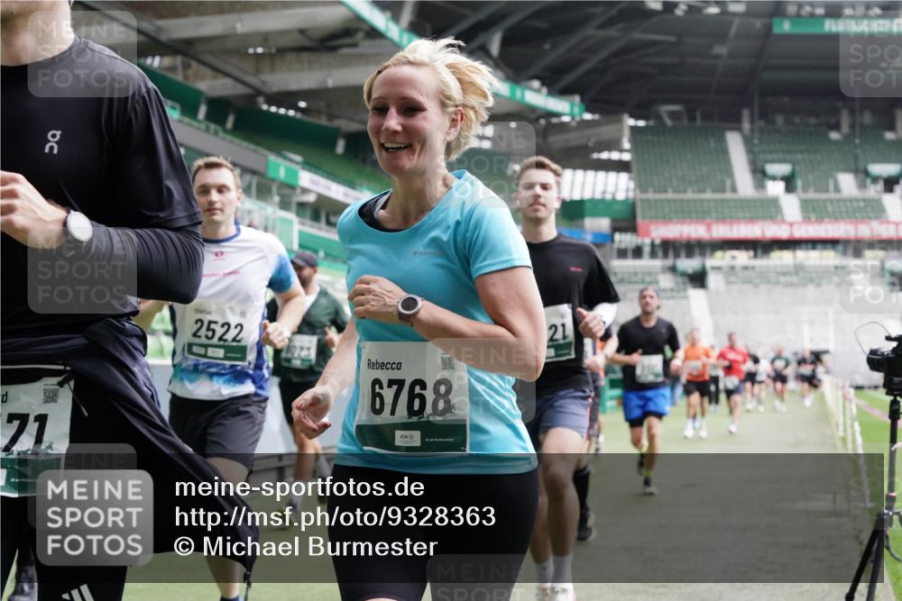 05.10.2025 - 20. swb-Marathon Bremen Michael Burmester http://msf.ph/oto/9328363 05.10.2025 12:57:16 Laufen im Stadion 31, 237, 246, 299, 305, 479, 613, 820, 833, 1161, 1317, 1382, 1491, 1595, 1627, 1971, 1977, 2166, 2269, 2436, 2522, 3396, 3471, 3591, 3798, 3813, 3969, 4089, 4484, 4496, 4821, 5100, 5104, 5149, 5246, 5503, 5664, 6250, 6267, 6451, 6486, 6493, 6510, 6534, 6535, 6768, 6926, 7017, 7086, 7283, 7371, 7390, 7490, 7546, 7578, 7940, 8023, 8479, 8564, 8903, 8964, 8973, 9054, 9129, 9983, 591, 1380, 1679, 2263, 2438, 2571, 2634, 3392, 3606, 3980, 4101, 5255, 5469 meine-sportfotos.de