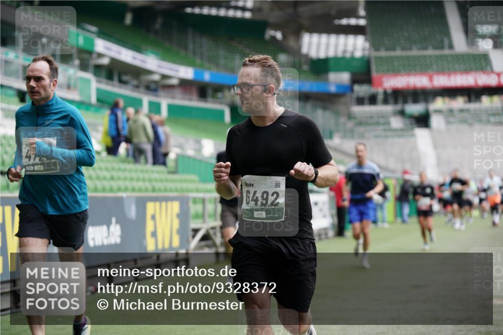 05.10.2025 - 20. swb-Marathon Bremen Michael Burmester http://msf.ph/oto/9328372 05.10.2025 12:53:06 Laufen im Stadion 248, 550, 590, 615, 793, 832, 869, 1298, 1367, 1431, 1538, 1600, 1667, 2072, 2075, 3553, 4132, 4218, 4573, 4729, 4746, 4805, 4914, 4935, 5169, 5447, 5561, 5579, 5866, 6492, 6630, 6677, 7255, 7277, 7408, 7416, 7634, 7773, 7975, 8238, 8297, 8349, 8431, 8462, 8580, 8709, 8921, 10338, 1550, 1552, 2595, 3033, 3041, 3626, 4362, 5459, 5675, 6367, 7012, 7293, 8218, 8558, 8701, 9115 meine-sportfotos.de