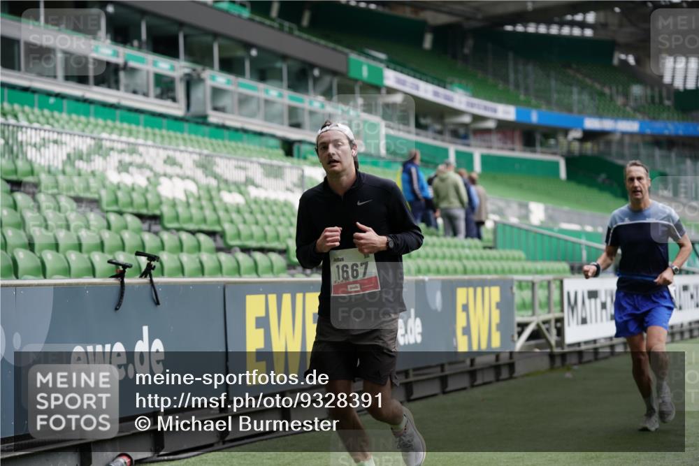 05.10.2025 - 20. swb-Marathon Bremen Michael Burmester http://msf.ph/oto/9328391 05.10.2025 12:53:08 Laufen im Stadion 248, 550, 590, 615, 793, 832, 869, 1298, 1367, 1431, 1538, 1600, 1667, 1868, 2072, 2075, 3553, 4132, 4218, 4573, 4729, 4746, 4805, 4914, 4935, 5169, 5447, 5561, 5579, 5866, 6492, 6630, 6677, 7255, 7277, 7408, 7416, 7634, 7773, 7975, 8238, 8297, 8349, 8431, 8462, 8580, 8709, 8921, 10338, 1550, 1552, 2595, 3033, 3041, 3626, 4362, 5459, 5561, 5675, 6367, 7012, 7293, 8218, 8558, 8701, 9115 meine-sportfotos.de