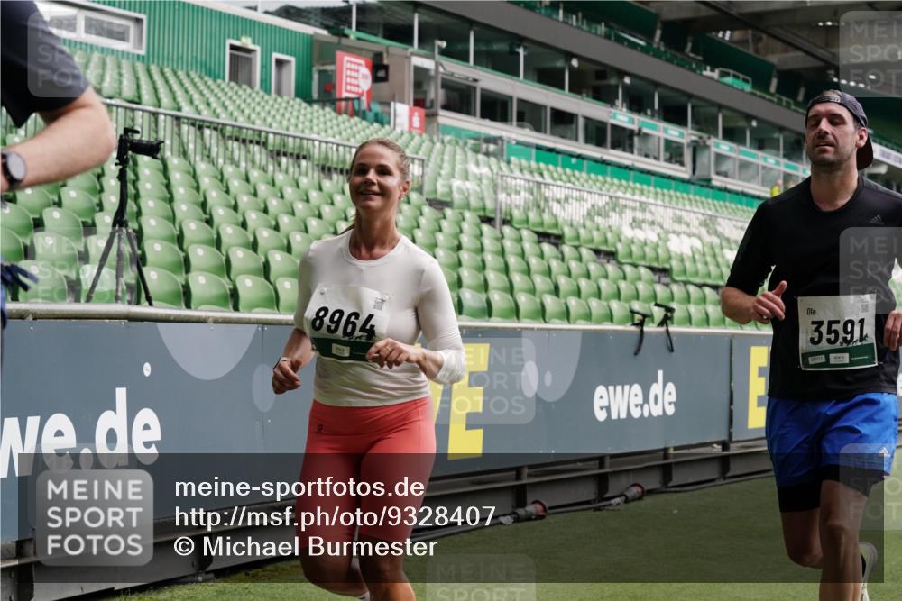 05.10.2025 - 20. swb-Marathon Bremen Michael Burmester http://msf.ph/oto/9328407 05.10.2025 12:57:19 Laufen im Stadion 31, 237, 246, 299, 305, 479, 613, 820, 833, 1161, 1317, 1382, 1491, 1595, 1627, 1971, 1977, 2166, 2269, 2304, 2436, 2522, 3396, 3471, 3591, 3798, 3813, 3969, 4089, 4484, 4496, 4821, 5100, 5104, 5149, 5503, 5664, 6250, 6267, 6486, 6493, 6510, 6534, 6535, 6768, 7017, 7086, 7283, 7371, 7390, 7490, 7546, 7578, 7940, 8023, 8128, 8479, 8564, 8801, 8903, 8964, 8973, 8993, 9054, 9129, 9983, 591, 1380, 1679, 2263, 2438, 2571, 2634, 3392, 3606, 3980, 4101, 5255, 5469 meine-sportfotos.de