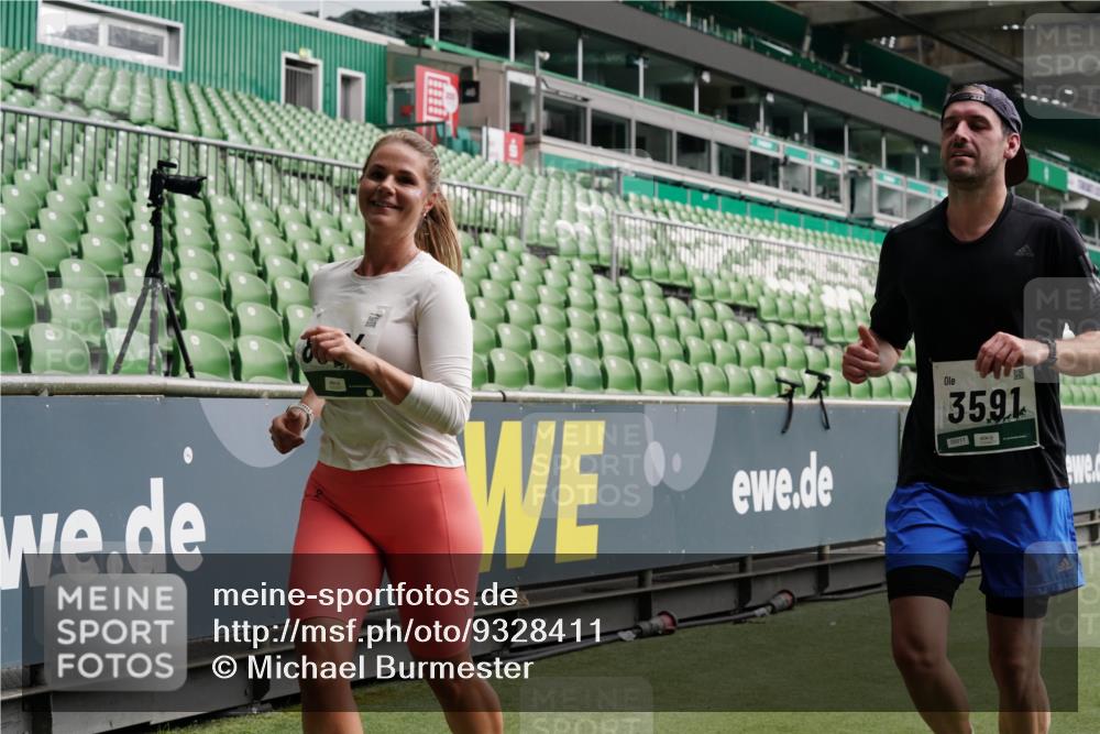 05.10.2025 - 20. swb-Marathon Bremen Michael Burmester http://msf.ph/oto/9328411 05.10.2025 12:57:19 Laufen im Stadion 31, 237, 246, 299, 305, 479, 613, 820, 833, 1161, 1317, 1382, 1491, 1595, 1627, 1971, 1977, 2166, 2269, 2304, 2436, 2522, 3396, 3471, 3591, 3798, 3813, 3969, 4089, 4484, 4496, 4821, 5100, 5104, 5149, 5503, 5664, 6250, 6267, 6486, 6493, 6510, 6534, 6535, 6768, 7017, 7086, 7283, 7371, 7390, 7490, 7546, 7578, 7940, 8023, 8128, 8479, 8564, 8801, 8903, 8964, 8973, 8993, 9054, 9129, 9983, 591, 1380, 1679, 2263, 2438, 2571, 2634, 3392, 3606, 3980, 4101, 5255, 5469 meine-sportfotos.de