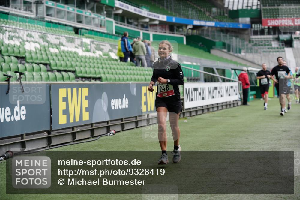 05.10.2025 - 20. swb-Marathon Bremen Michael Burmester http://msf.ph/oto/9328419 05.10.2025 12:53:13 Laufen im Stadion 248, 550, 590, 615, 793, 832, 869, 1367, 1431, 1538, 1600, 1656, 1667, 1868, 2050, 2072, 2075, 2288, 3553, 4132, 4218, 4294, 4573, 4729, 4746, 4805, 4914, 4935, 5169, 5425, 5447, 5579, 5866, 5944, 6492, 6630, 6677, 6806, 7255, 7277, 7408, 7416, 7617, 7773, 7905, 7975, 8238, 8297, 8349, 8431, 8462, 8499, 8709, 8921, 10338, 1298, 1552, 2595, 3033, 3041, 4362, 5459, 5561, 5675, 6630, 7012, 7634, 8218, 8580, 8701, 8921, 9115 meine-sportfotos.de