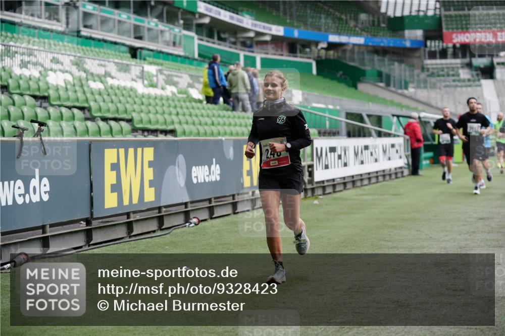 05.10.2025 - 20. swb-Marathon Bremen Michael Burmester http://msf.ph/oto/9328423 05.10.2025 12:53:13 Laufen im Stadion 248, 550, 590, 615, 793, 832, 869, 1367, 1431, 1538, 1600, 1656, 1667, 1868, 2050, 2072, 2075, 2288, 3553, 4132, 4218, 4294, 4573, 4729, 4746, 4805, 4914, 4935, 5169, 5425, 5447, 5579, 5866, 5944, 6492, 6630, 6677, 6806, 7255, 7277, 7408, 7416, 7617, 7773, 7905, 7975, 8238, 8297, 8349, 8431, 8462, 8499, 8709, 8921, 10338, 1298, 1552, 2595, 3033, 3041, 4362, 5459, 5561, 5675, 6630, 7012, 7634, 8218, 8580, 8701, 8921, 9115 meine-sportfotos.de