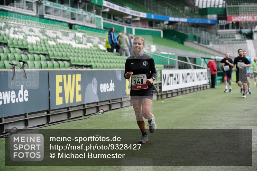 05.10.2025 - 20. swb-Marathon Bremen Michael Burmester http://msf.ph/oto/9328427 05.10.2025 12:53:13 Laufen im Stadion 248, 550, 590, 615, 793, 832, 869, 1367, 1431, 1538, 1600, 1656, 1667, 1868, 2050, 2072, 2075, 2288, 3553, 4132, 4218, 4294, 4573, 4729, 4746, 4805, 4914, 4935, 5169, 5425, 5447, 5579, 5866, 5944, 6492, 6630, 6677, 6806, 7255, 7277, 7408, 7416, 7617, 7773, 7905, 7975, 8238, 8297, 8349, 8431, 8462, 8499, 8709, 8921, 10338, 1298, 1552, 2595, 3033, 3041, 4362, 5459, 5561, 5675, 6630, 7012, 7634, 8218, 8580, 8701, 8921, 9115 meine-sportfotos.de