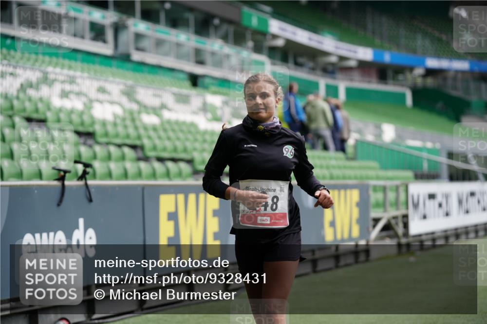 05.10.2025 - 20. swb-Marathon Bremen Michael Burmester http://msf.ph/oto/9328431 05.10.2025 12:53:14 Laufen im Stadion 248, 550, 590, 615, 793, 832, 869, 1164, 1367, 1431, 1538, 1600, 1656, 1667, 1868, 2050, 2072, 2075, 2288, 3553, 4132, 4218, 4294, 4573, 4729, 4746, 4805, 4914, 4935, 5169, 5425, 5447, 5579, 5866, 5944, 6492, 6677, 6806, 7255, 7277, 7408, 7416, 7617, 7773, 7905, 7975, 8238, 8297, 8349, 8431, 8462, 8499, 8709, 10338, 615, 1298, 1552, 2595, 3033, 4362, 4914, 5459, 5561, 5675, 6630, 7634, 8218, 8580, 8701, 8921, 9115 meine-sportfotos.de
