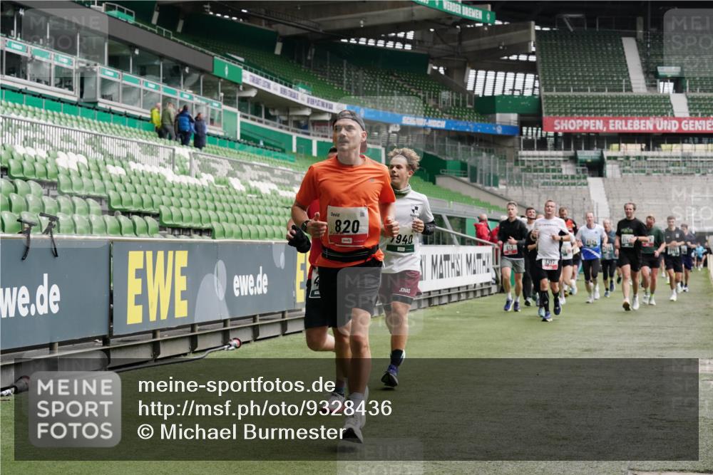 05.10.2025 - 20. swb-Marathon Bremen Michael Burmester http://msf.ph/oto/9328436 05.10.2025 12:57:23 Laufen im Stadion 31, 237, 246, 299, 305, 479, 613, 820, 833, 1161, 1317, 1382, 1491, 1595, 1627, 1971, 1977, 2166, 2269, 2304, 2436, 2522, 3396, 3471, 3591, 3798, 3813, 3969, 3977, 4089, 4484, 4496, 4821, 5100, 5104, 5149, 5503, 5664, 6250, 6267, 6486, 6493, 6510, 6534, 6535, 6768, 7017, 7086, 7283, 7371, 7390, 7490, 7546, 7578, 7731, 7911, 7940, 8023, 8128, 8479, 8564, 8801, 8903, 8964, 8973, 8993, 9054, 9129, 9983, 11658, 591, 1161, 1380, 1679, 2263, 2571, 2634, 3392, 3606, 3980, 4101, 5255 meine-sportfotos.de