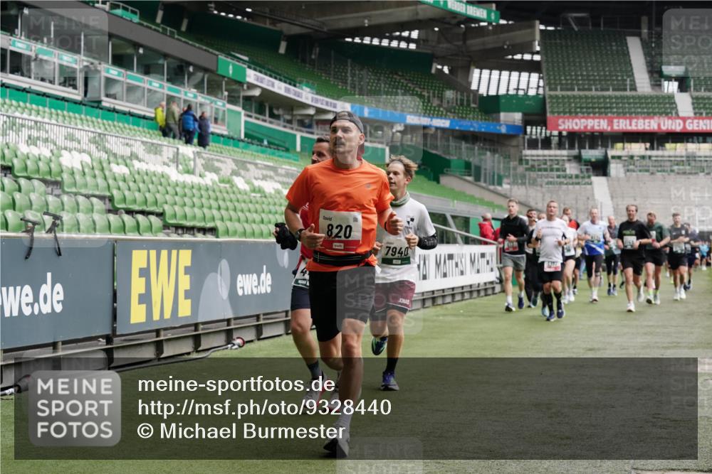 05.10.2025 - 20. swb-Marathon Bremen Michael Burmester http://msf.ph/oto/9328440 05.10.2025 12:57:23 Laufen im Stadion 31, 237, 246, 299, 305, 479, 613, 820, 833, 1161, 1317, 1382, 1491, 1595, 1627, 1971, 1977, 2166, 2269, 2304, 2436, 2522, 3396, 3471, 3591, 3798, 3813, 3969, 3977, 4089, 4484, 4496, 4821, 5100, 5104, 5149, 5503, 5664, 6250, 6267, 6486, 6493, 6510, 6534, 6535, 6768, 7017, 7086, 7283, 7371, 7390, 7490, 7546, 7578, 7731, 7911, 7940, 8023, 8128, 8479, 8564, 8801, 8903, 8964, 8973, 8993, 9054, 9129, 9983, 11658, 591, 1161, 1380, 1679, 2263, 2571, 2634, 3392, 3606, 3980, 4101, 5255 meine-sportfotos.de