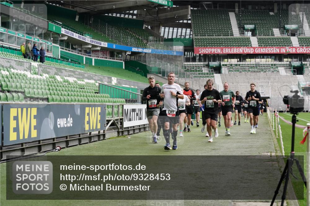 05.10.2025 - 20. swb-Marathon Bremen Michael Burmester http://msf.ph/oto/9328453 05.10.2025 12:57:25 Laufen im Stadion 31, 237, 246, 299, 305, 479, 613, 820, 833, 1317, 1382, 1491, 1595, 1627, 1971, 1977, 2166, 2234, 2269, 2304, 2436, 2522, 3396, 3471, 3591, 3798, 3813, 3969, 3977, 4089, 4484, 4496, 4821, 5100, 5104, 5149, 5503, 5664, 6250, 6267, 6372, 6486, 6493, 6510, 6534, 6535, 6768, 7017, 7086, 7371, 7390, 7490, 7546, 7578, 7731, 7911, 7940, 8023, 8128, 8479, 8564, 8801, 8903, 8964, 8973, 8993, 9129, 9983, 11658, 591, 1161, 1679, 2263, 2571, 2634, 3392, 3606, 3980, 4101, 5255 meine-sportfotos.de