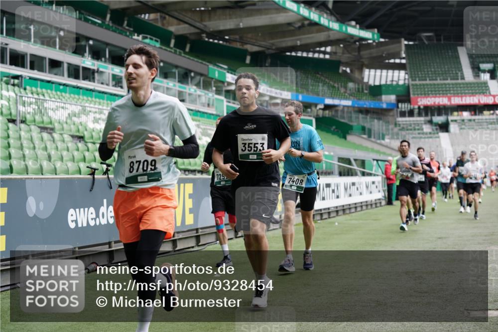 05.10.2025 - 20. swb-Marathon Bremen Michael Burmester http://msf.ph/oto/9328454 05.10.2025 12:53:19 Laufen im Stadion 248, 550, 590, 832, 869, 1009, 1164, 1367, 1431, 1538, 1600, 1656, 1667, 1868, 2030, 2050, 2072, 2075, 2288, 3363, 3553, 4132, 4218, 4294, 4573, 4729, 4746, 4935, 5169, 5425, 5571, 5579, 5866, 5944, 6492, 6677, 6806, 7255, 7408, 7617, 7905, 7975, 8238, 8297, 8349, 8431, 8462, 8499, 8709, 615, 793, 1298, 1552, 4362, 4805, 4914, 5447, 5459, 5561, 6630, 7277, 7416, 7634, 7773, 7975, 8580, 8921, 10338 meine-sportfotos.de
