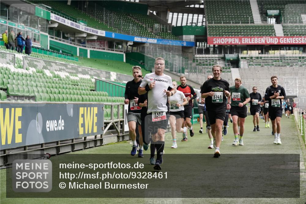 05.10.2025 - 20. swb-Marathon Bremen Michael Burmester http://msf.ph/oto/9328461 05.10.2025 12:57:26 Laufen im Stadion 31, 237, 246, 299, 305, 479, 613, 820, 833, 1317, 1382, 1491, 1595, 1627, 1971, 1977, 2166, 2234, 2269, 2304, 2436, 2522, 3396, 3471, 3591, 3798, 3813, 3969, 3977, 4089, 4484, 4496, 4821, 5100, 5104, 5149, 5503, 5664, 6250, 6267, 6372, 6486, 6493, 6510, 6534, 6535, 6768, 7017, 7086, 7371, 7390, 7546, 7578, 7731, 7911, 7940, 8023, 8128, 8479, 8564, 8801, 8903, 8964, 8973, 8993, 9129, 9983, 11658, 591, 1161, 1679, 2263, 2571, 2634, 3392, 3606, 3980, 4101, 5255 meine-sportfotos.de