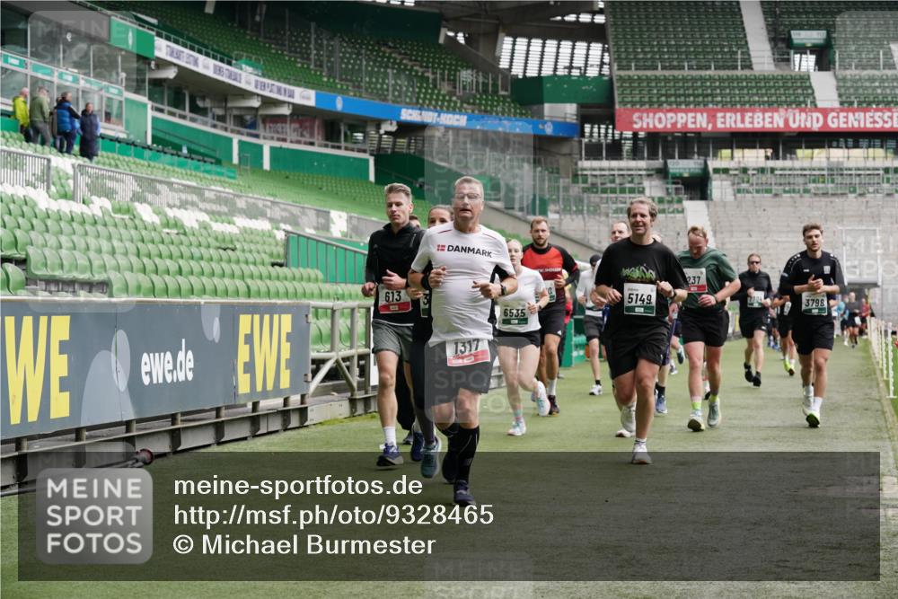 05.10.2025 - 20. swb-Marathon Bremen Michael Burmester http://msf.ph/oto/9328465 05.10.2025 12:57:26 Laufen im Stadion 31, 237, 246, 299, 305, 479, 613, 820, 833, 1317, 1382, 1491, 1595, 1627, 1971, 1977, 2166, 2234, 2269, 2304, 2436, 2522, 3396, 3471, 3591, 3798, 3813, 3969, 3977, 4089, 4484, 4496, 4821, 5100, 5104, 5149, 5503, 5664, 6250, 6267, 6372, 6486, 6493, 6510, 6534, 6535, 6768, 7017, 7086, 7371, 7390, 7546, 7578, 7731, 7911, 7940, 8023, 8128, 8479, 8564, 8801, 8903, 8964, 8973, 8993, 9129, 9983, 11658, 591, 1161, 1679, 2263, 2571, 2634, 3392, 3606, 3980, 4101, 5255 meine-sportfotos.de