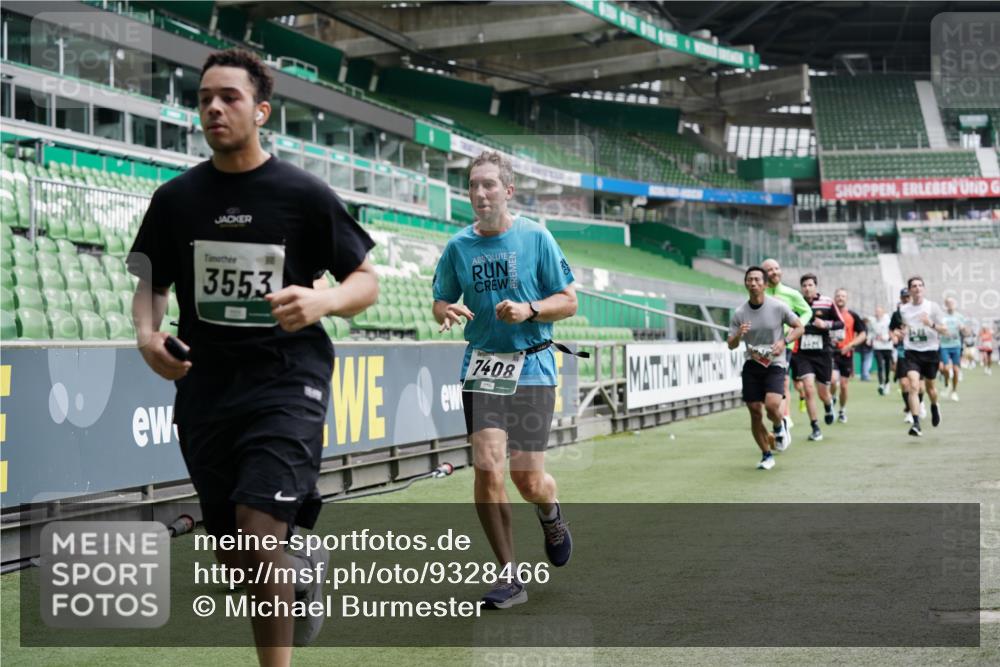 05.10.2025 - 20. swb-Marathon Bremen Michael Burmester http://msf.ph/oto/9328466 05.10.2025 12:53:20 Laufen im Stadion 248, 550, 590, 832, 869, 1009, 1164, 1367, 1431, 1538, 1600, 1656, 1667, 1868, 2030, 2050, 2072, 2075, 2288, 3363, 3553, 4132, 4218, 4294, 4573, 4729, 4746, 4935, 5169, 5425, 5571, 5579, 5866, 5944, 6492, 6677, 6806, 7255, 7408, 7617, 7905, 8238, 8297, 8349, 8431, 8462, 8499, 8709, 615, 793, 1298, 1552, 4362, 4805, 4914, 5447, 5459, 5561, 6630, 7277, 7416, 7634, 7773, 7975, 8349, 8580, 8921, 10338 meine-sportfotos.de