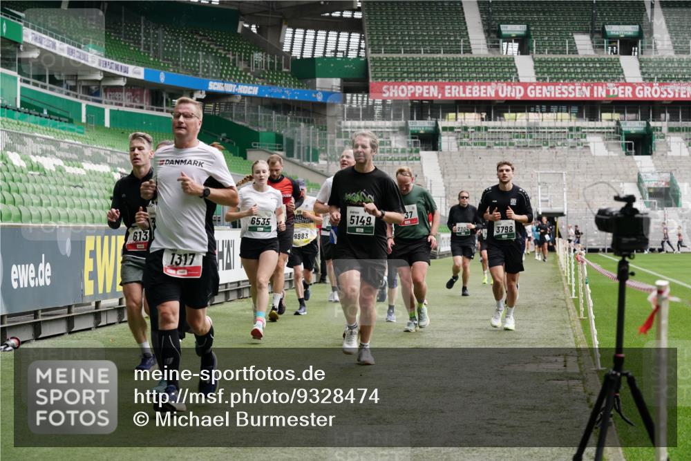 05.10.2025 - 20. swb-Marathon Bremen Michael Burmester http://msf.ph/oto/9328474 05.10.2025 12:57:27 Laufen im Stadion 31, 237, 246, 299, 305, 415, 479, 613, 820, 833, 1317, 1382, 1491, 1595, 1627, 1971, 1977, 2166, 2234, 2269, 2304, 2436, 2522, 3396, 3471, 3591, 3798, 3813, 3969, 3977, 4089, 4484, 4496, 4821, 5100, 5104, 5149, 5503, 5664, 6250, 6267, 6372, 6486, 6493, 6510, 6534, 6535, 6768, 7017, 7086, 7371, 7390, 7546, 7578, 7731, 7911, 7940, 8023, 8128, 8479, 8564, 8801, 8903, 8964, 8973, 8993, 9129, 9983, 11658, 591, 1161, 1679, 2263, 2571, 2634, 3392, 3606, 3980, 4101, 5255 meine-sportfotos.de