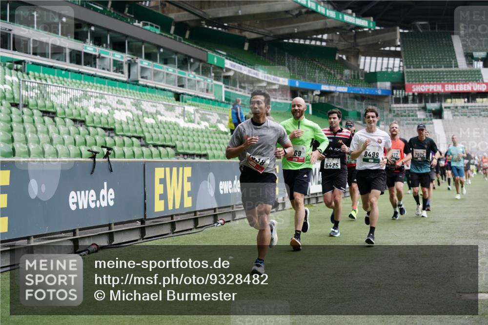 05.10.2025 - 20. swb-Marathon Bremen Michael Burmester http://msf.ph/oto/9328482 05.10.2025 12:53:22 Laufen im Stadion 248, 550, 590, 832, 869, 1009, 1164, 1367, 1431, 1538, 1600, 1656, 1667, 1868, 2030, 2050, 2072, 2075, 2250, 2288, 3363, 3553, 4132, 4218, 4294, 4573, 4729, 4746, 4935, 5169, 5425, 5571, 5579, 5866, 5944, 6492, 6677, 6806, 7255, 7408, 7617, 7905, 8238, 8297, 8431, 8462, 8499, 8709, 615, 793, 1298, 4362, 4805, 4914, 5447, 5561, 6630, 6677, 7277, 7416, 7634, 7773, 7975, 8349, 8580, 8921, 10338 meine-sportfotos.de